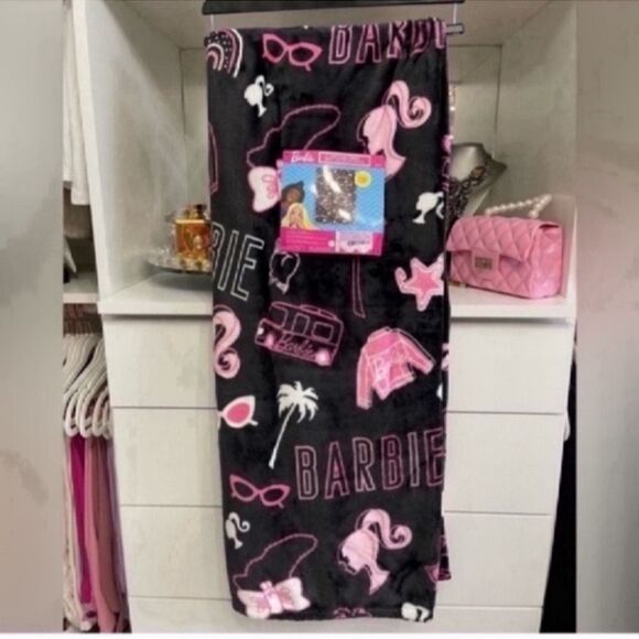 New Black & Pink Barbie Throw Blanket
Super Cute & Soft 50x70 in - Picture 7 of 10